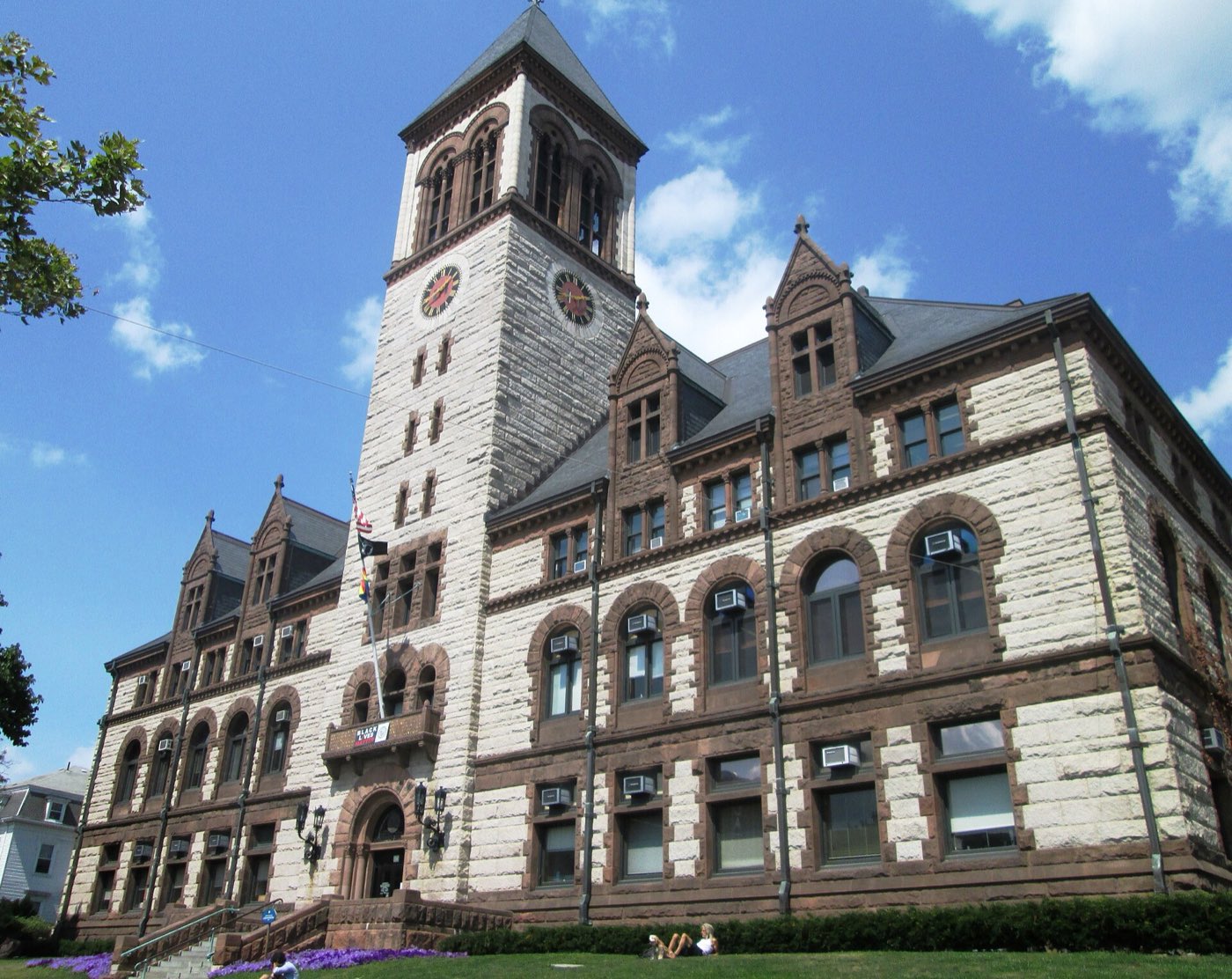 2017 City Hall from south, Cambridge, Massachusetts